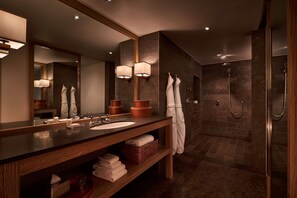 Designer toiletries, hair dryer, bathrobes, slippers - Park Hyatt Washington (Washington)