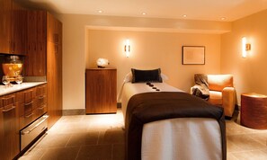 1 treatment room, massages