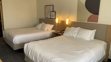 Kamar Deluks, 2 Tempat Tidur Queen, Bebas Asap Rokok | Seprai antialergi, selimut bulu angsa, dan meja kerja