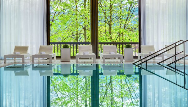 Hồ bơi trong nhà