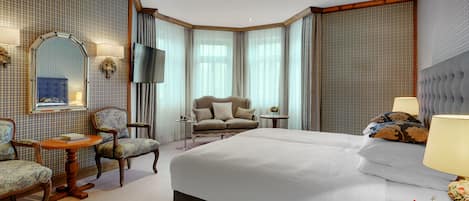 Suíte (Alpenblick) | Roupas de cama premium, frigobar, cofres nos quartos, escrivaninha