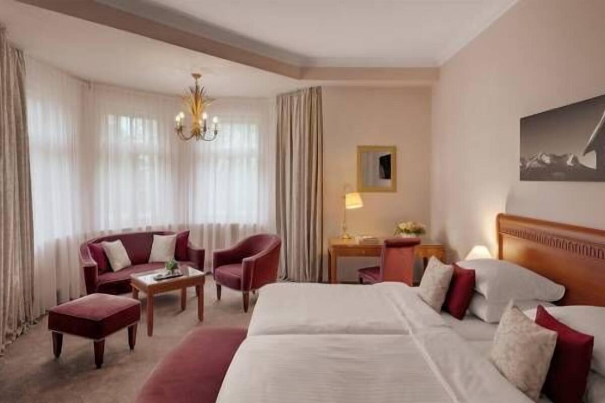 premium double room, 1 double bed, mountain view, mountainside (deluxe) | premium bedding, minibar, in-room safe, desk