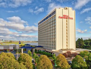 A tall, modern hotel with a prominent sign reading "Hilton Garden Inn." - Hilton Garden Inn San Francisco/Oakland Bay Bridge (Emeryville)