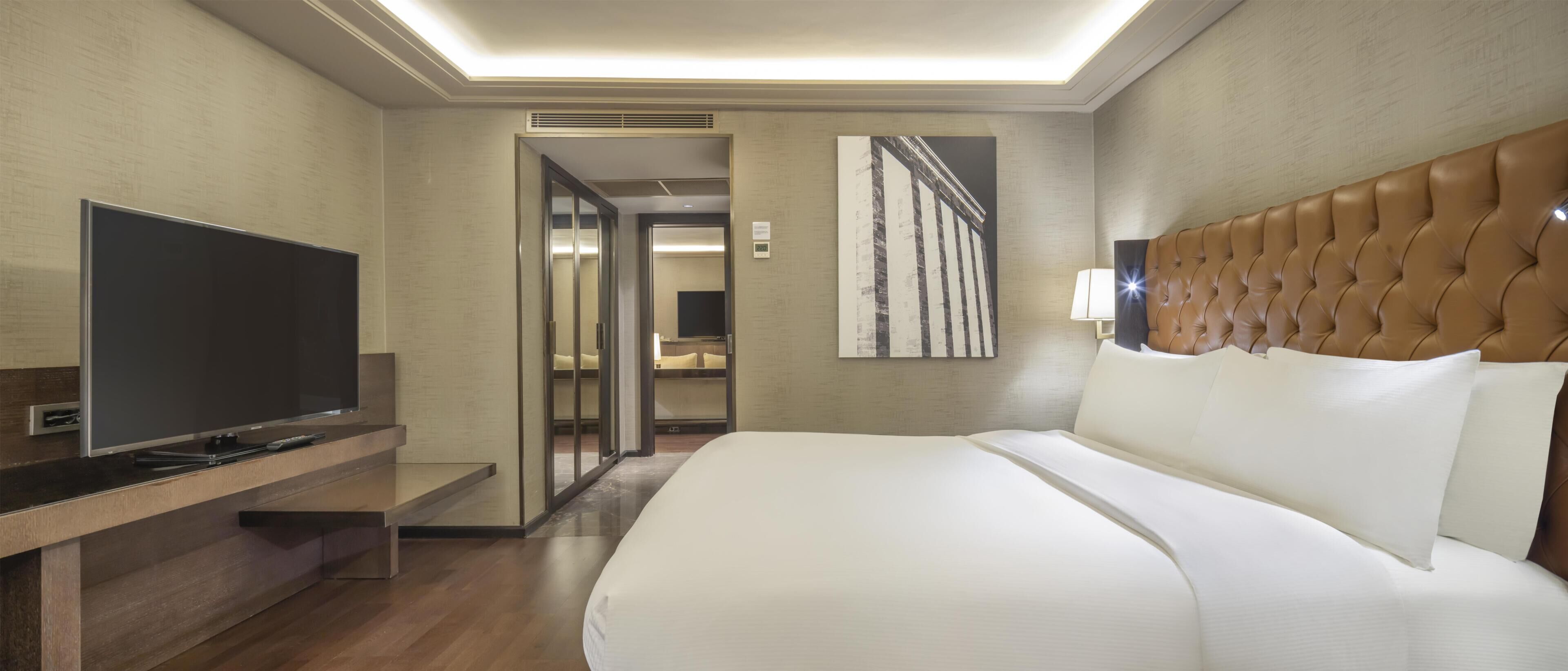 Minibar, in-room safe, desk, laptop workspace