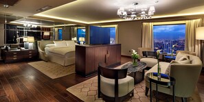 Presidential Suite, Club lounge access