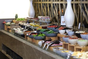 A buffet with various food items and beverages. - Ankara HiltonSA (Ankara)