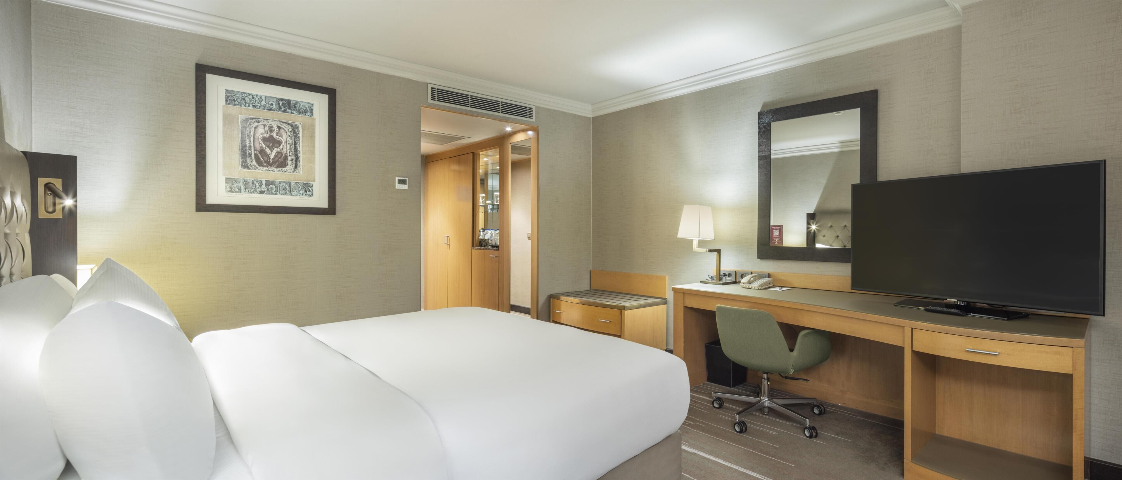 Minibar, in-room safe, desk, laptop workspace