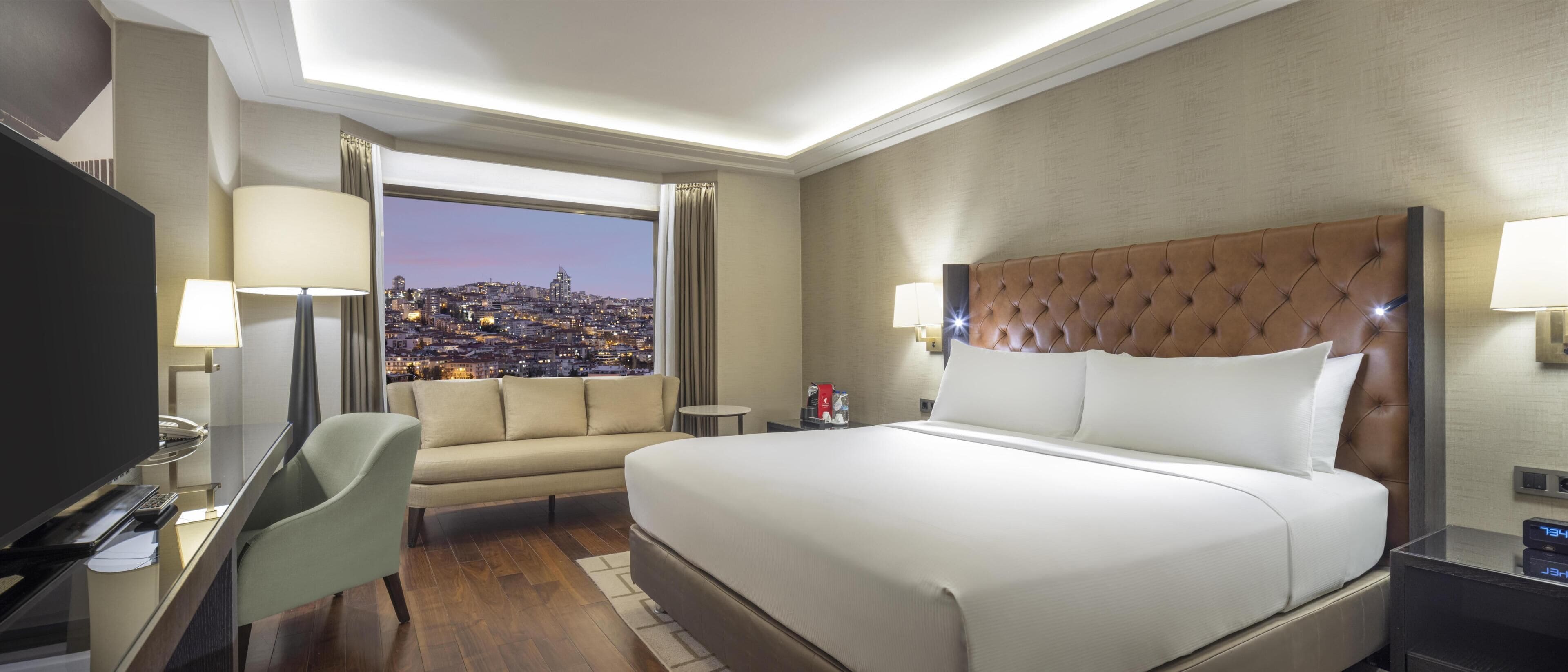 Chambre Exécutive, 1 très grand lit (Deluxe) | Minibar, coffres-forts dans les chambres, bureau