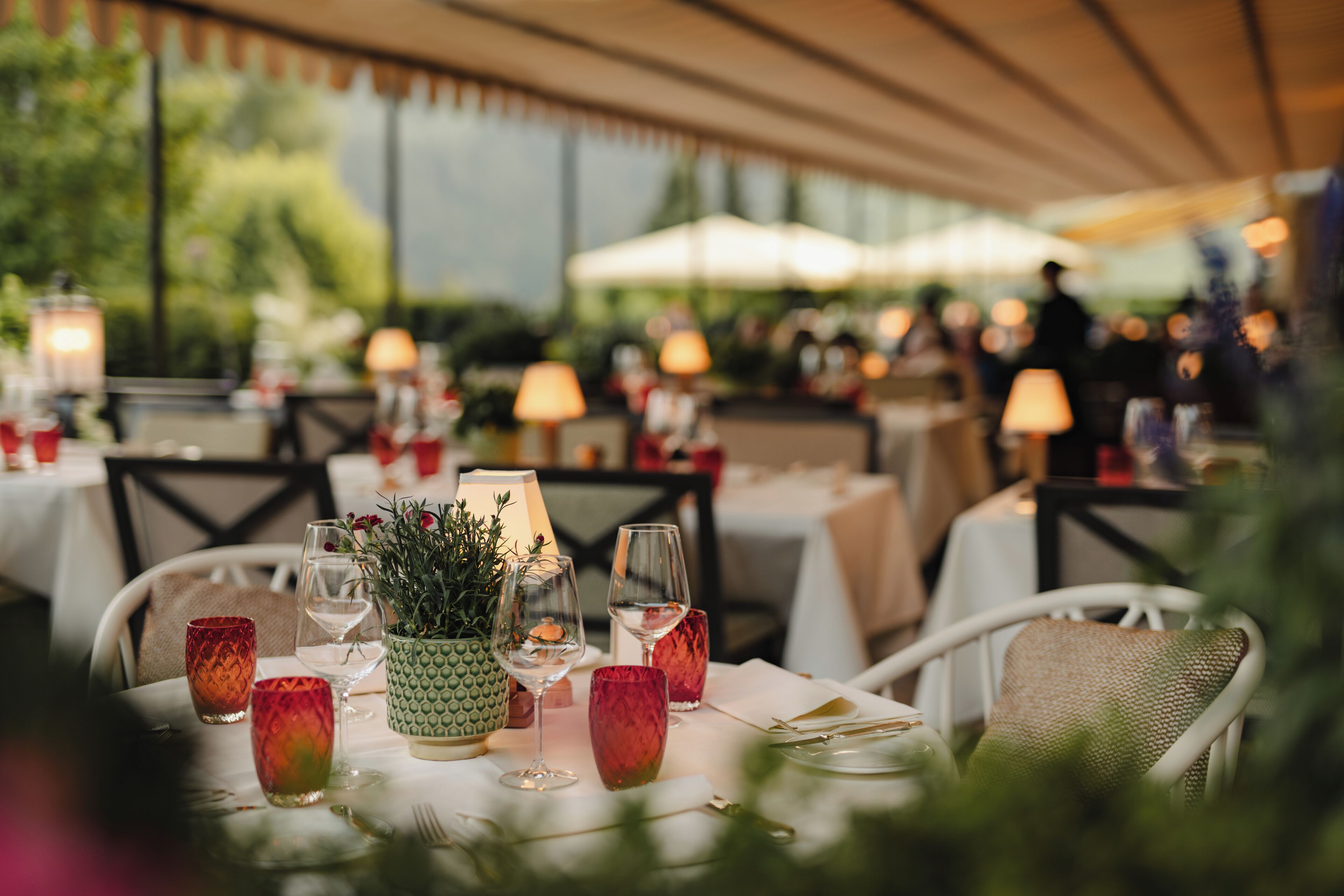 5 restaurants servant le petit déjeuner, le déjeuner et le dîner