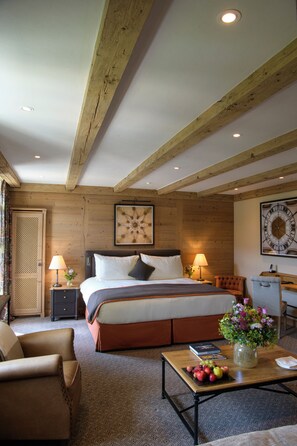 Alpine Suite Mountain View | Premium bedding, down comforters, pillowtop beds, minibar