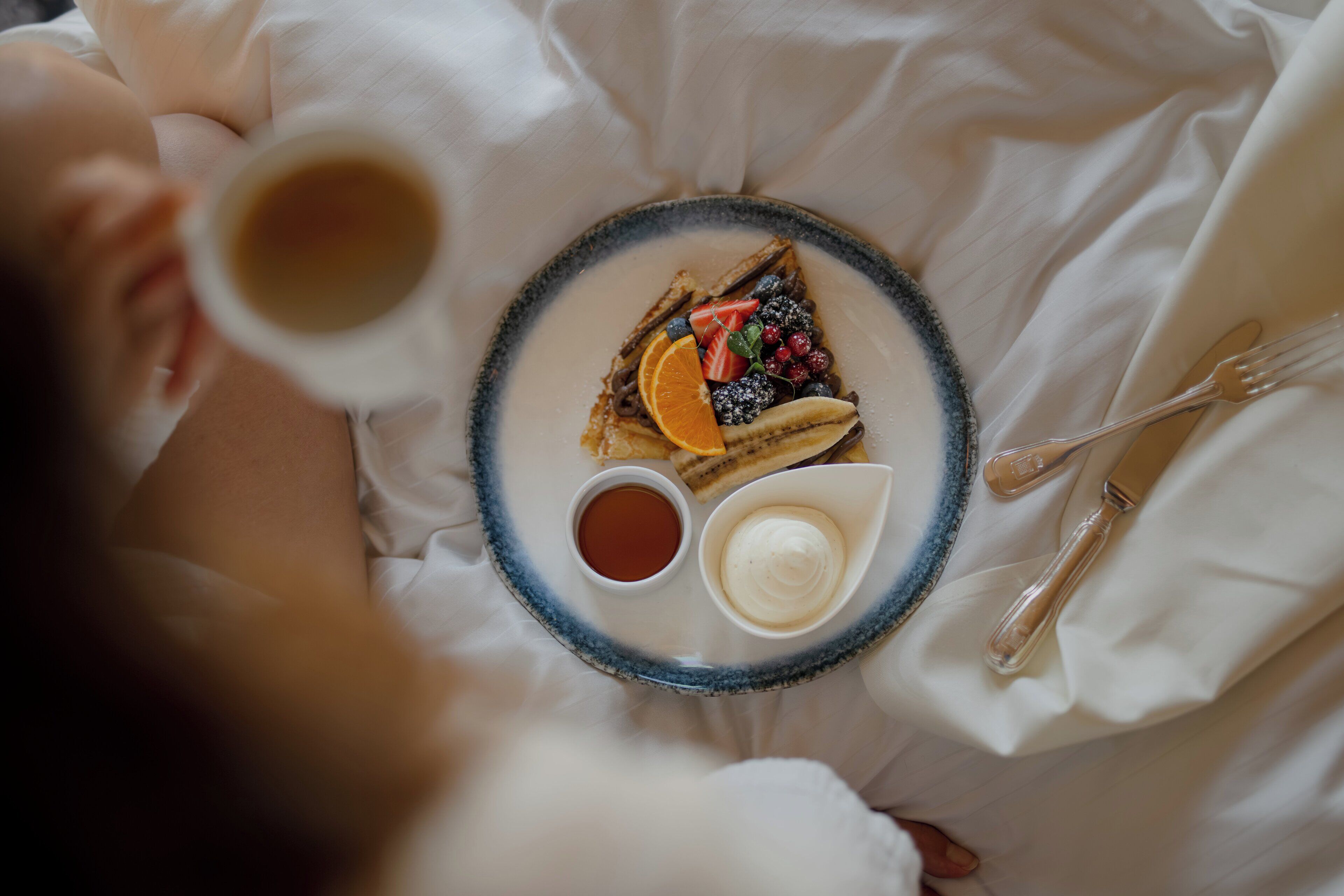 Hochwertige Bettwaren, Daunenbettdecken, Pillowtop-Betten, Minibar