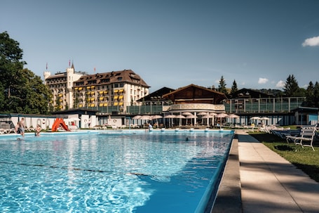 Indoor pool, 2 outdoor pools, pool umbrellas, sun loungers