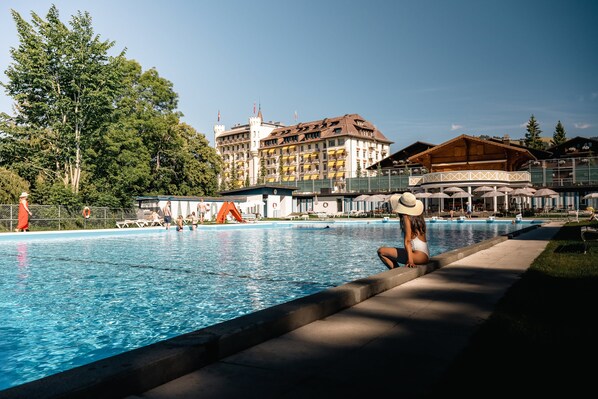 Indoor pool, 2 outdoor pools, pool umbrellas, sun loungers