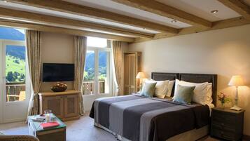 Tower Two Bedroom Suite | Premium bedding, down duvets, pillow-top beds, minibar