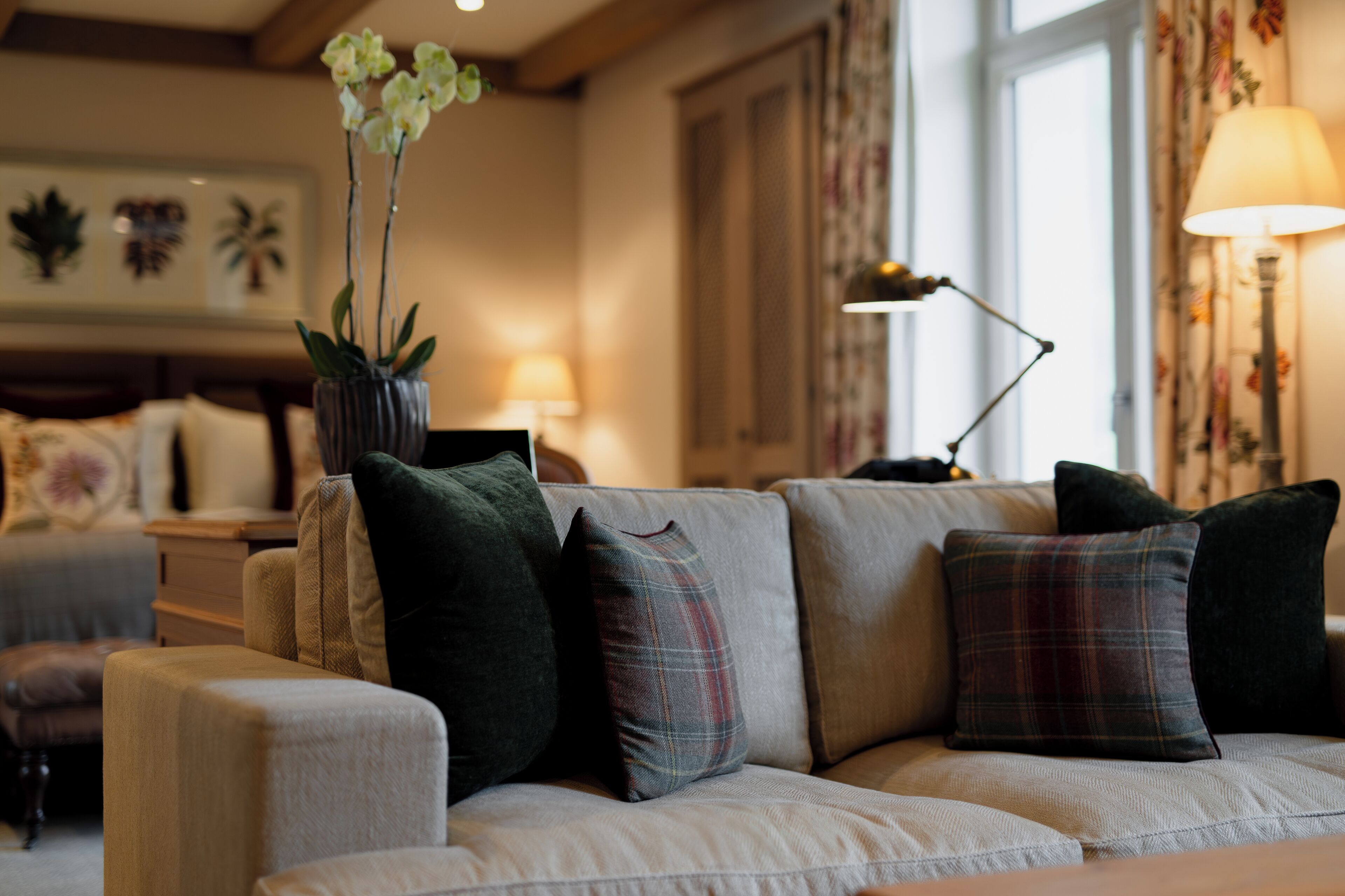 classic junior suite | living area | flat-screen tv, dvd player