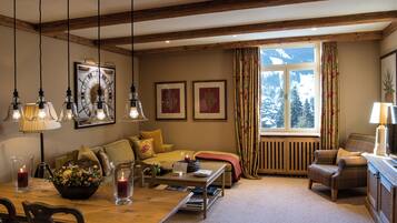 Deluxe Suite Mountain View | Living area | Flat-screen TV, DVD player