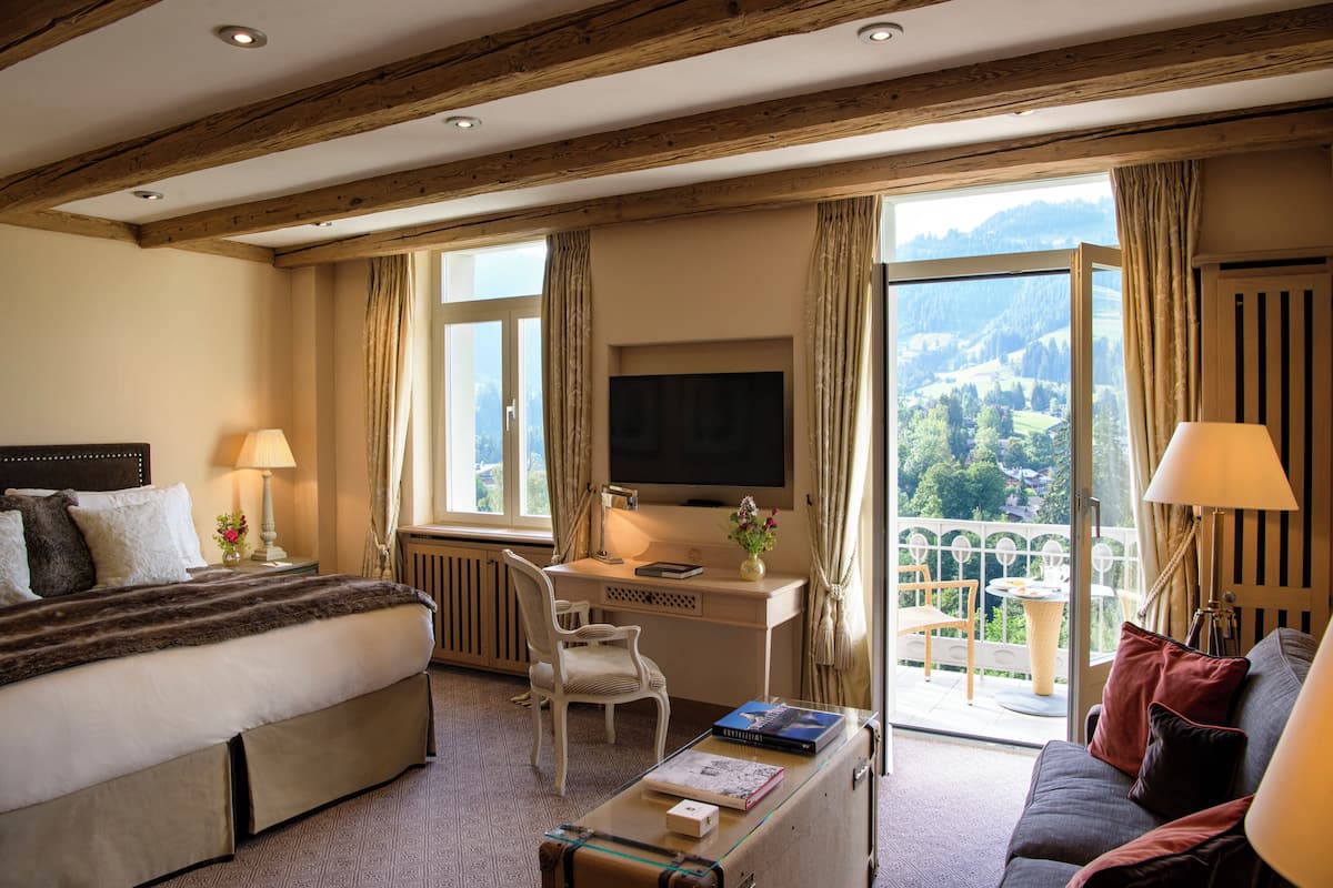 Corner Suite Mountain View | Hochwertige Bettwaren, Daunenbettdecken, Pillowtop-Betten, Minibar
