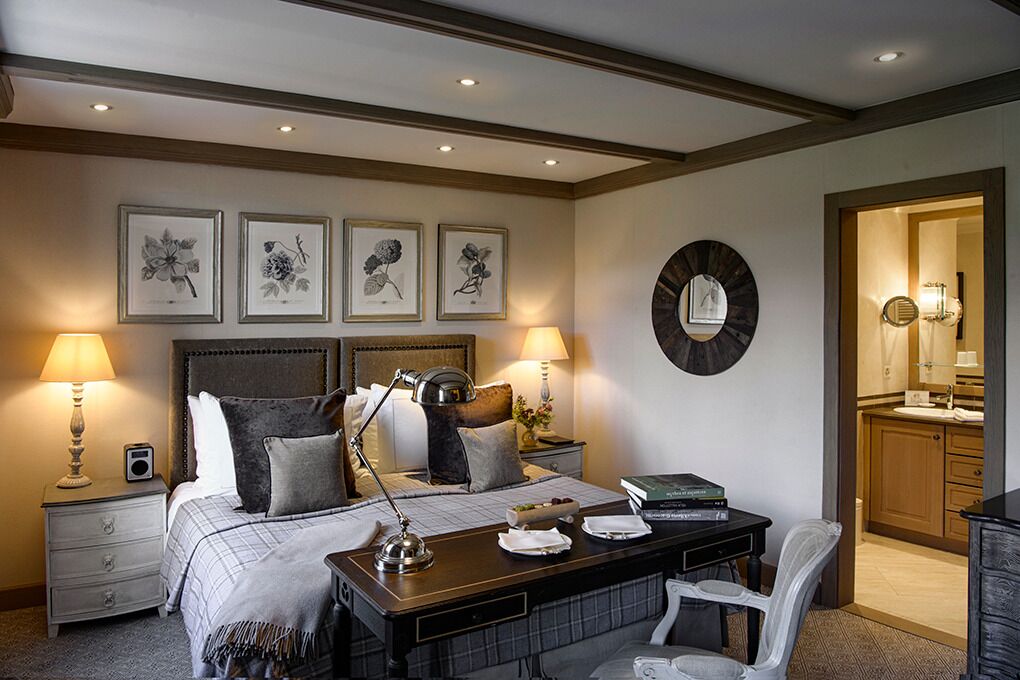 Classic-Zimmer | Hochwertige Bettwaren, Daunenbettdecken, Pillowtop-Betten, Minibar