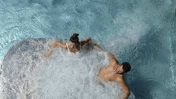 Couples treatment rooms, sauna, hot tub, steam room, Turkish bath