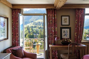 Deluxe Suite Mountain View | Terrace/patio