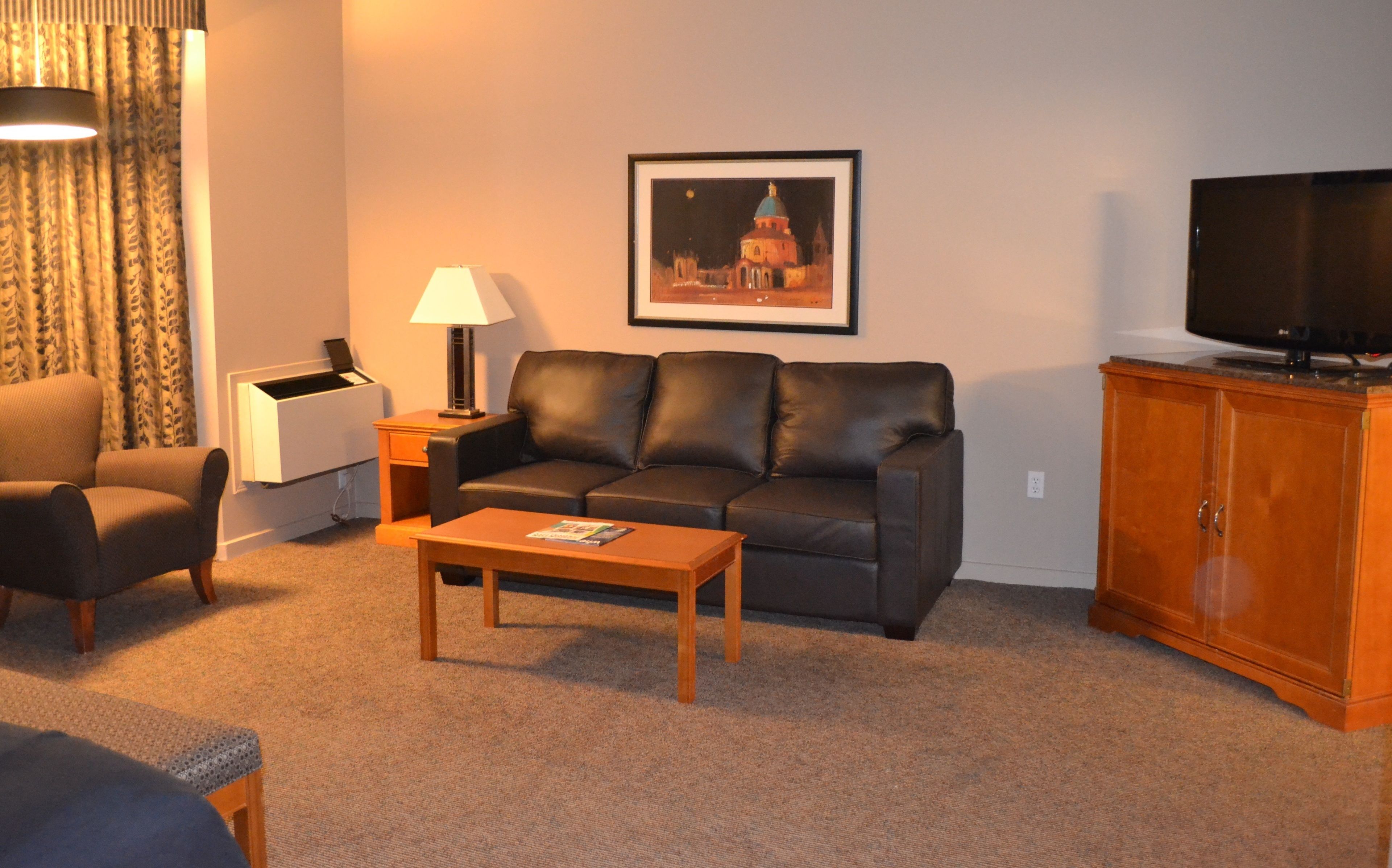 hypo-allergenic bedding, pillow-top beds, desk, blackout curtains