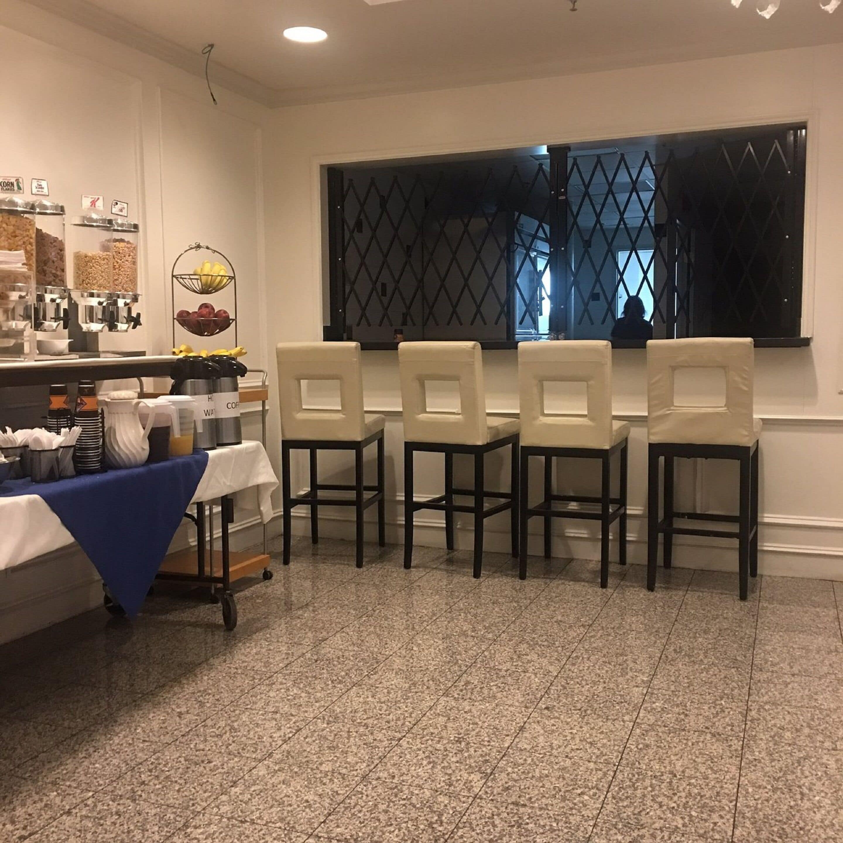 Gratis kontinental frukost varje dag 