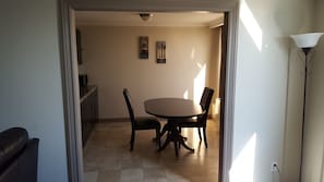 Suite | Coffre-fort, bureau, rideaux d’obscurcissement