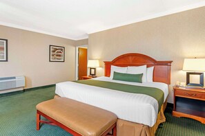 Pillow-top beds, in-room safe, desk, laptop workspace - Best Western Capital Beltway Washington DC (Lanham)
