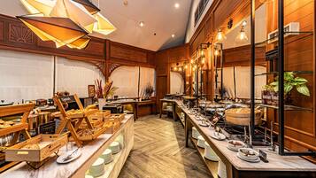 Desayuno buffet (THB 765 por persona)