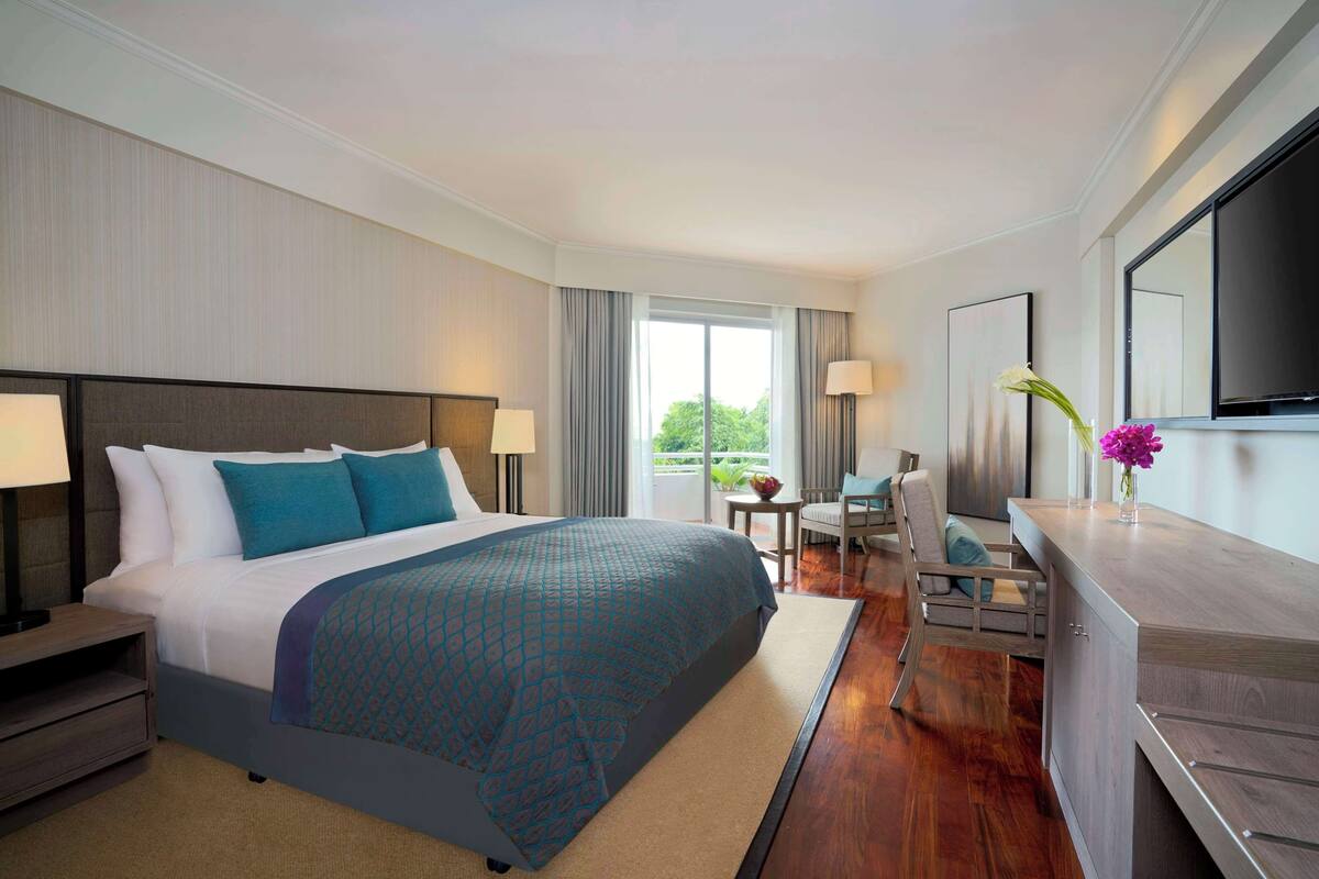 Deluxe Garden View Room | 迷你吧、房內夾萬、書桌、手提電腦工作空間