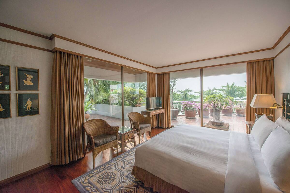 Presidential Suite | 迷你吧、房內夾萬、書桌、手提電腦工作空間