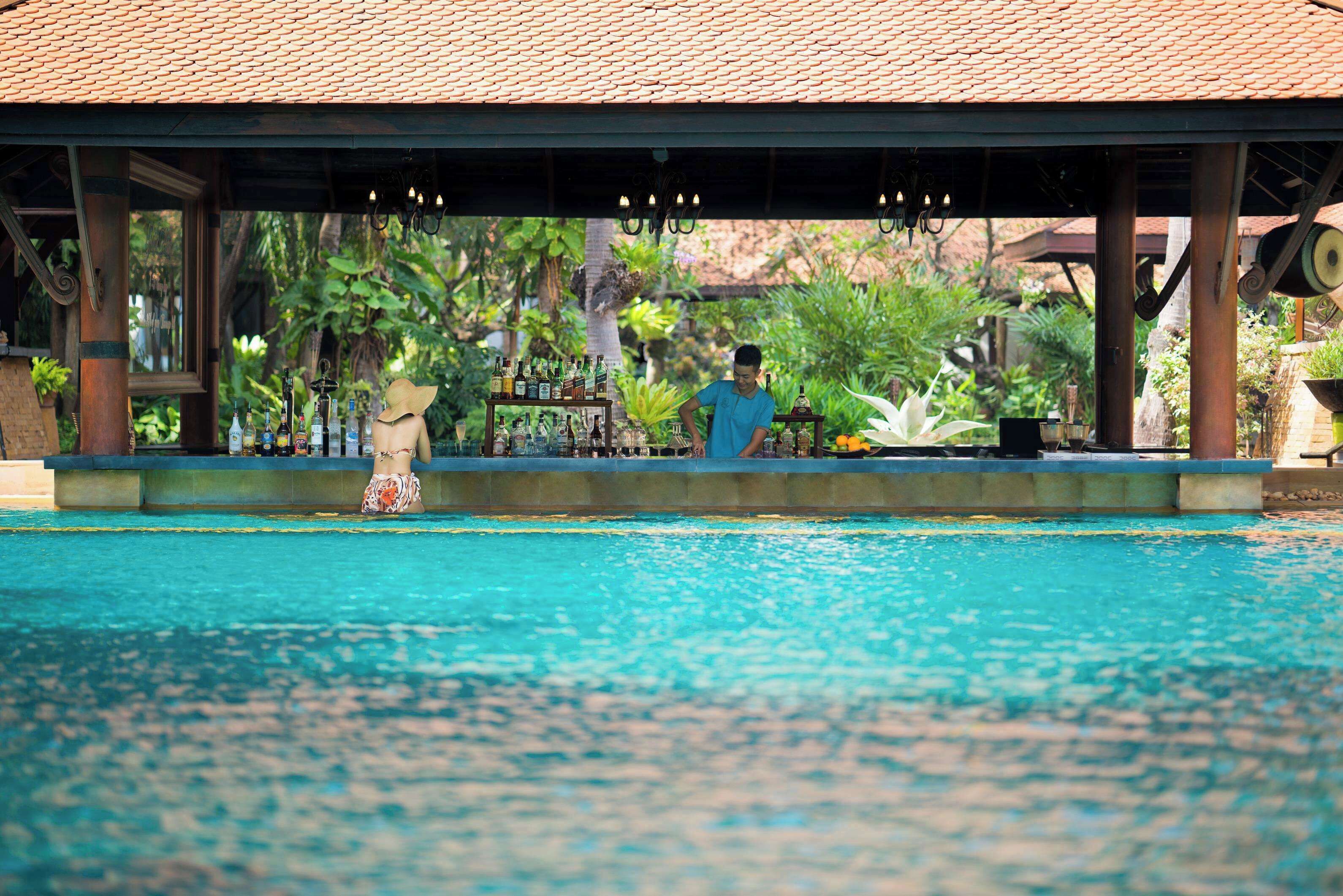 2 bars/lounges, swim-up bar, poolside bar