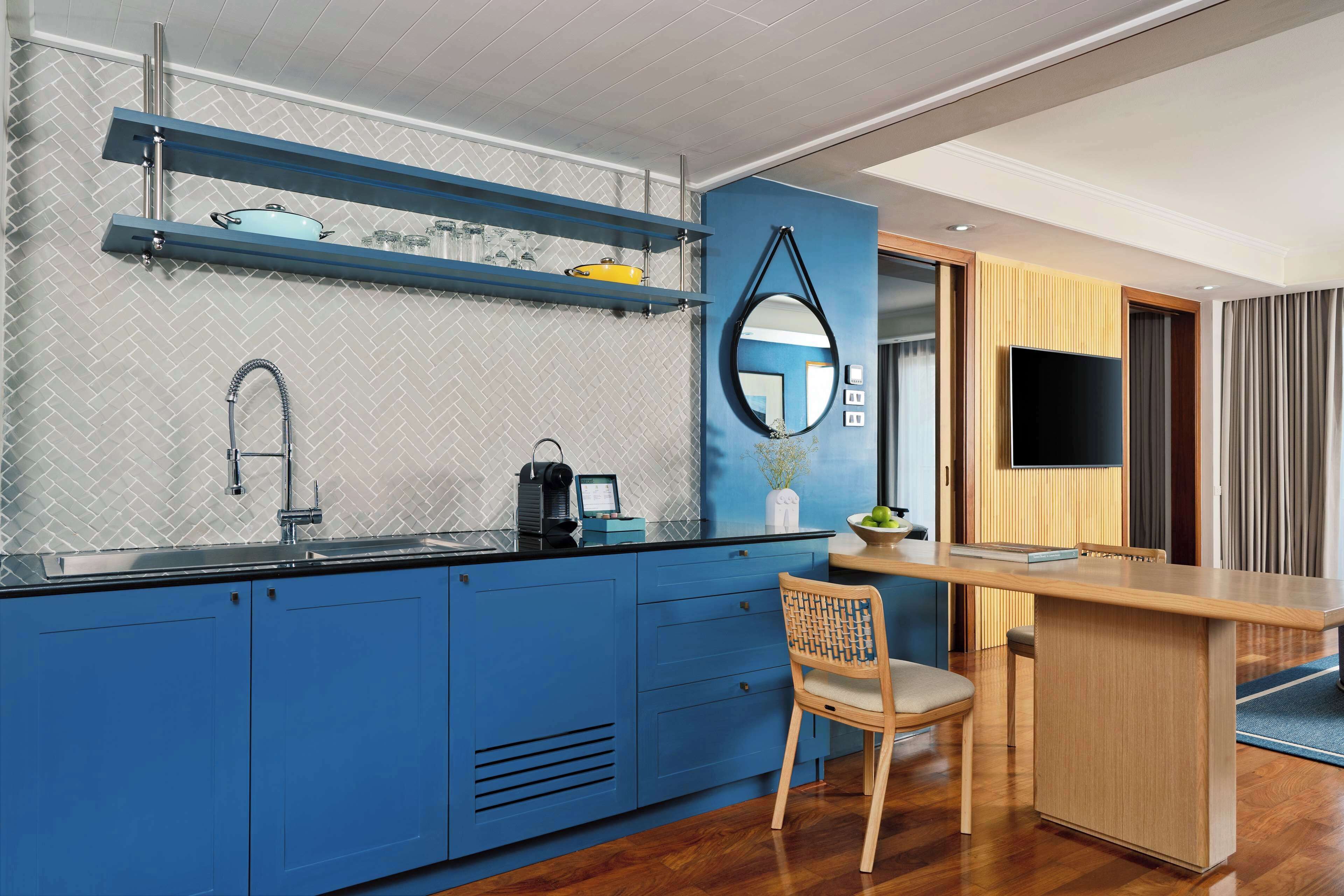 one bedroom sea view suite | 1 bedroom, minibar, in-room safe, desk