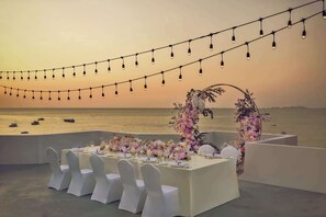 Outdoor wedding area - Avani Pattaya Resort (Pattaya)