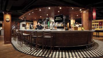 4 restaurants; breakfast, lunch, and dinner served