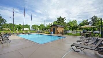 Seasonal outdoor pool