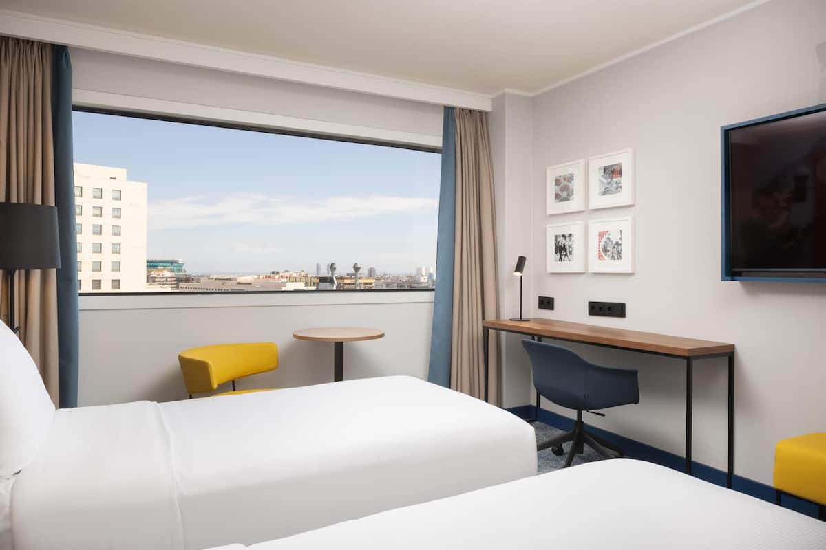 雙床房 (Sky View) | 1 間睡房、羽絨被、特厚豪華床墊、迷你吧