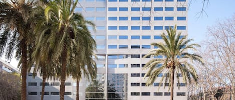 المنشأة من الخارج