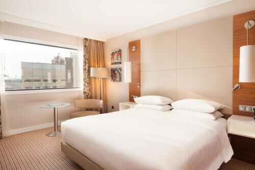 1 bedroom, down comforters, pillowtop beds, minibar