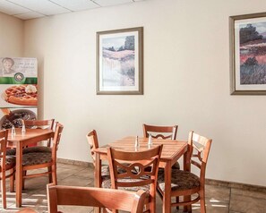 Desayuno continental gratuito y diario