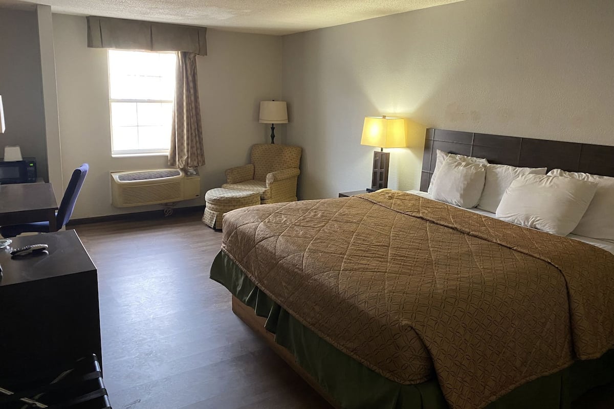 Desk, iron/ironing board, free cribs/infant beds, rollaway beds