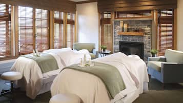 Couples treatment rooms, hot tub, body treatments, aromatherapy