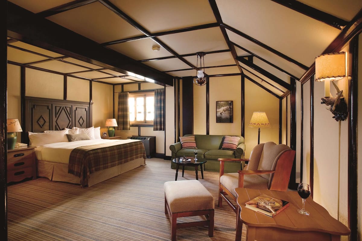 hypo-allergenic bedding, minibar, in-room safe, iron/ironing board