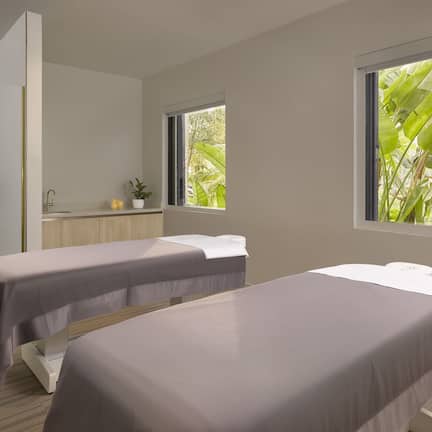 Couples treatment rooms, sauna, hot tub, steam room, prenatal massages