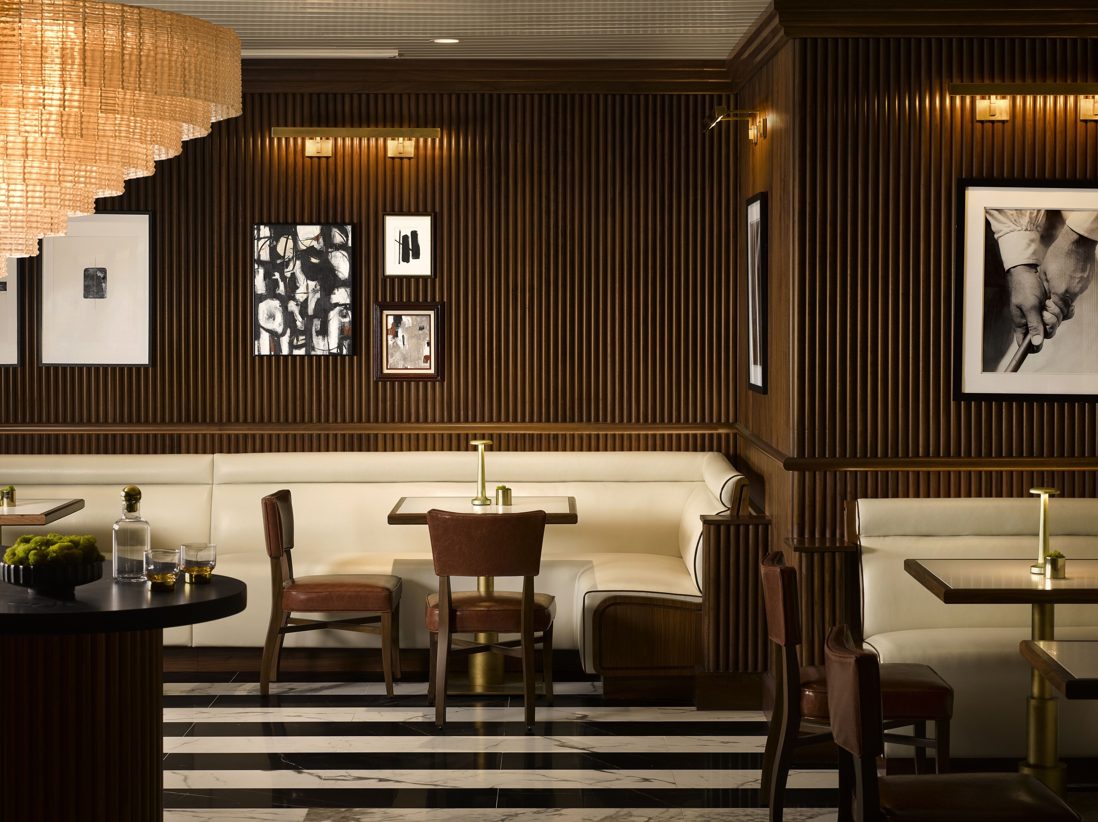 4 restaurants, breakfast, lunch, dinner served; seafood