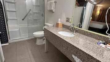 Deluxe Room, 1 King Bed, Mobility Accessible, Non Smoking | Premium bedding, down comforters, Select Comfort beds, in-room safe
