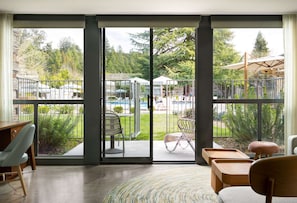 Premium bedding, in-room safe, individually decorated