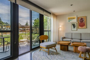 Suite, 1 Bedroom (Lanai) | Premium bedding, in-room safe, individually decorated - Flamingo Resort & Spa Santa Rosa Sonoma, Tapestry by Hilton (Santa Rosa)