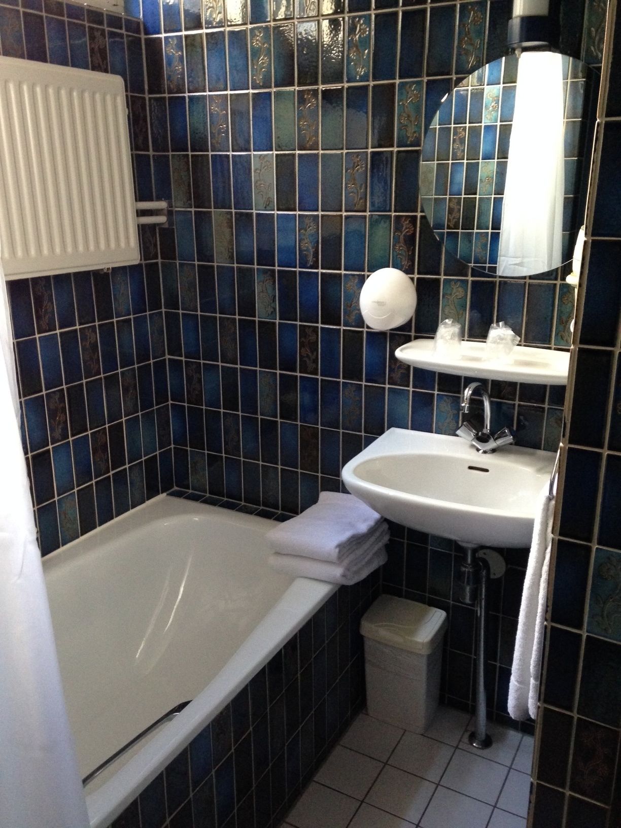 deep-soaking bathtub