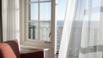 Deluxe Twin Room, 2 Twin Beds, Lake View | Balcony